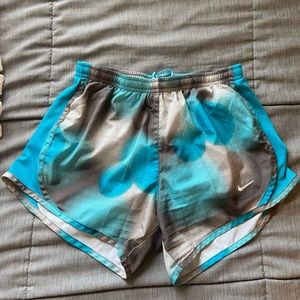 Nike Girls Tempo Shorts size L